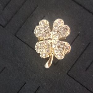 Elegant Gold Tone Clover Brooch